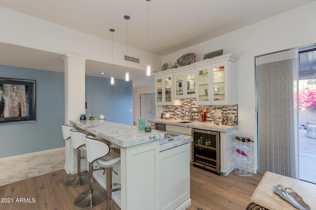 Building Photo - 4430 E Camelback Rd