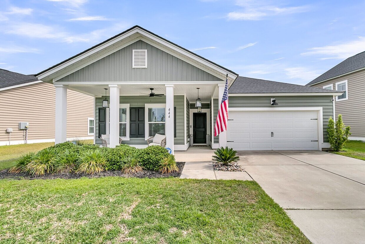 Foto principal - Beautiful Single Story Home Full of Upgrad...
