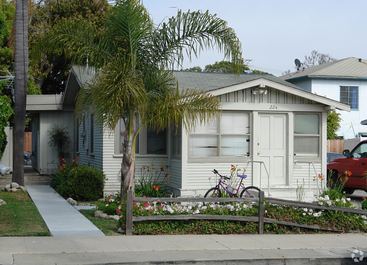 Building Photo - 224 S Santa Rosa St