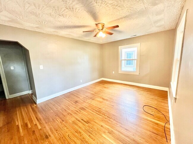 Building Photo - 4317 Sunset Ave