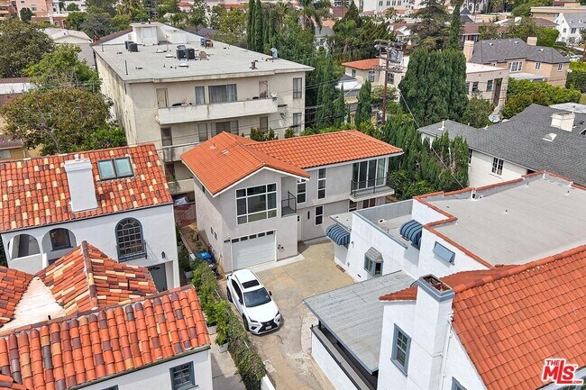 Foto del edificio - 823 Lorraine Blvd