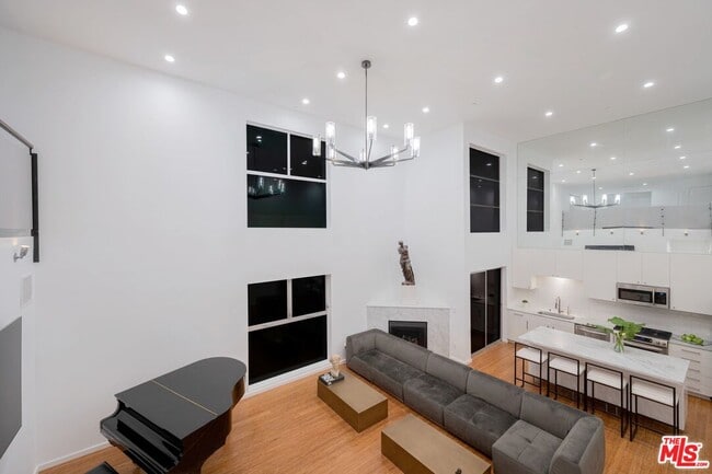 Foto del edificio - 7062 Hawthorn Ave