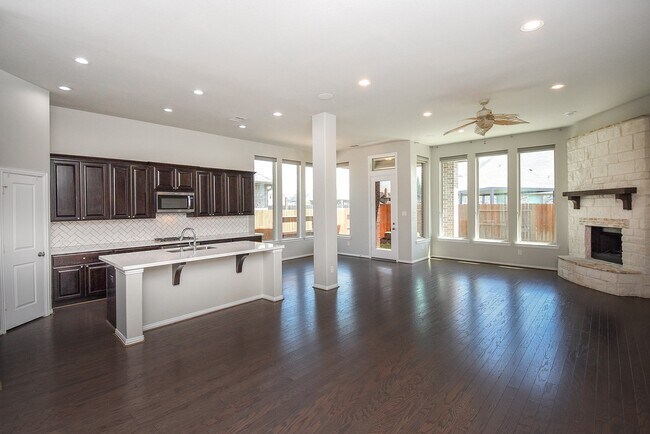 Foto del edificio - 2107 Blossomcrown Dr