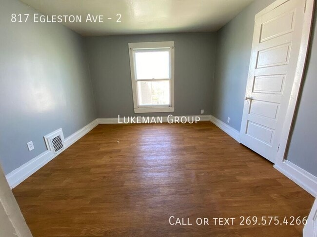 Foto del edificio - 817 Egleston Ave