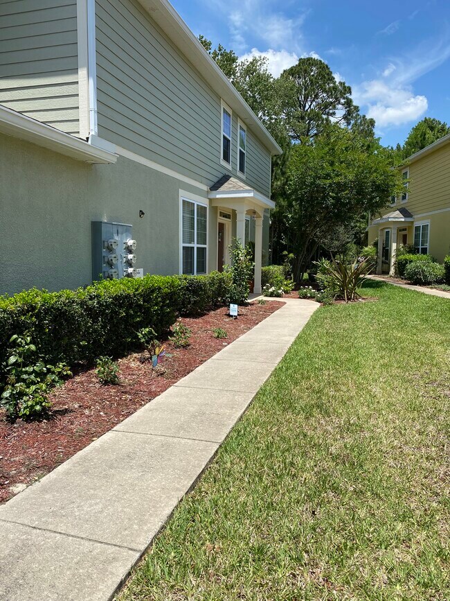 Foto del edificio - 6855 Roundleaf Dr
