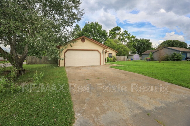 Building Photo - 1892 Rosewood Ln