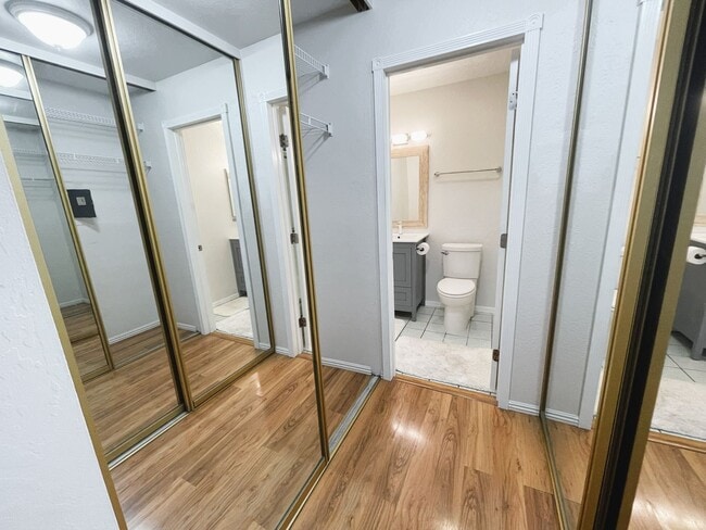 Foto del edificio - Modern 1st-Floor Studio with Resort Amenities & Prime Location