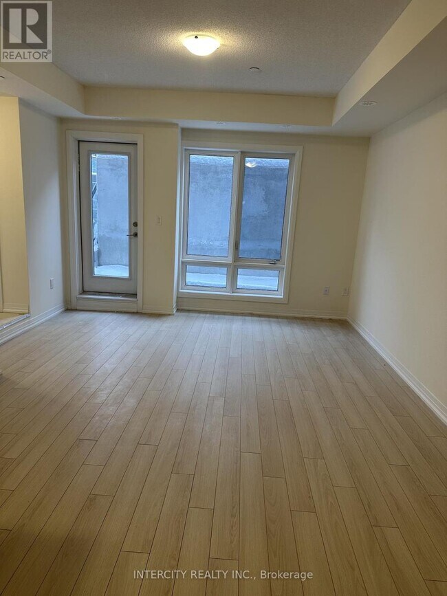 Photo du bâtiment - 245-245 McLevin Ave