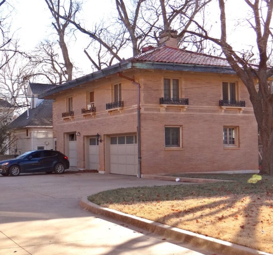 Newly renovated and fantastic 2BR 1 Bathroom - 1521 N Hudson Ave