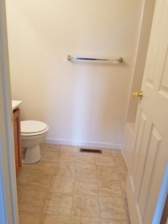 Foto del edificio - Attractive & Spacious 3 Br 2.5 Bath w/ Gar...