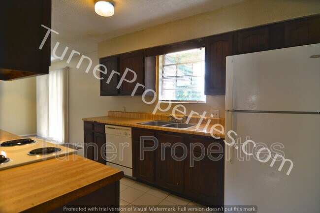 Building Photo - 2915 Chatsworth Rd