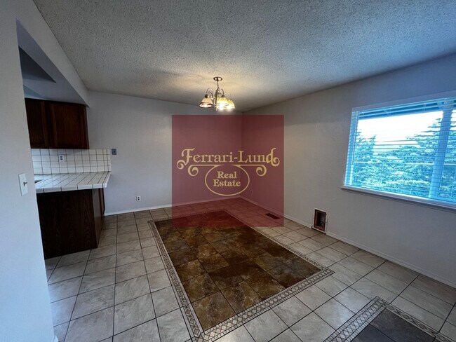 Foto del edificio - ?? 4 bedroom home near UNR- Kay DeAlba Pro...