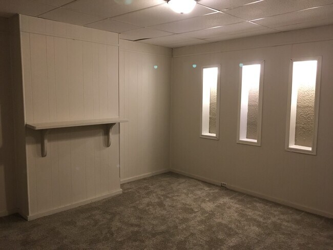 Dormitorio delantero - 319 W 10th St
