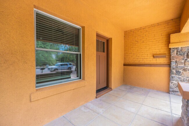 Foto del edificio - 711-713 E. 5th St. ( 711-1, 711-2, 713 )