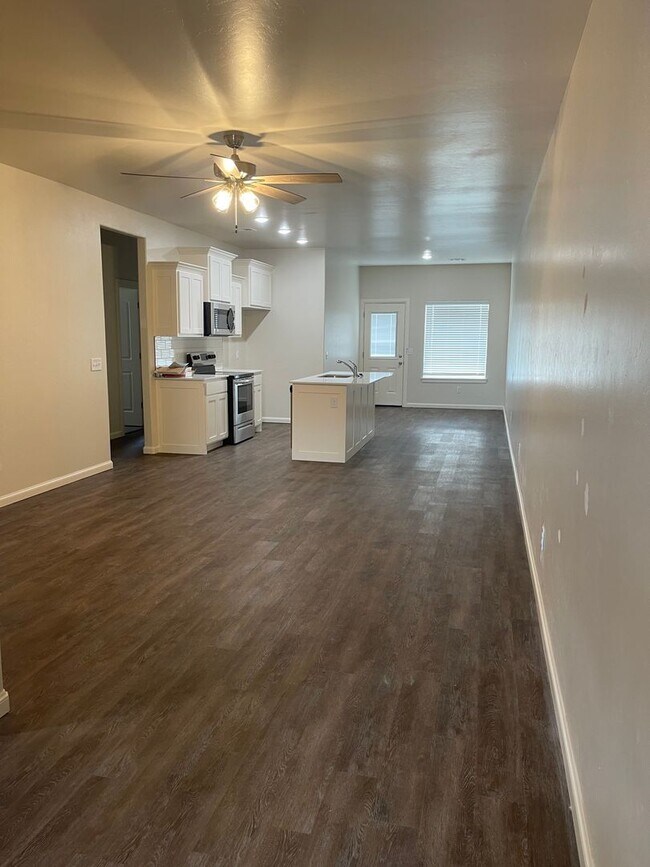 Foto del edificio - 3 bedroom 2 bath duplex in Newcastle