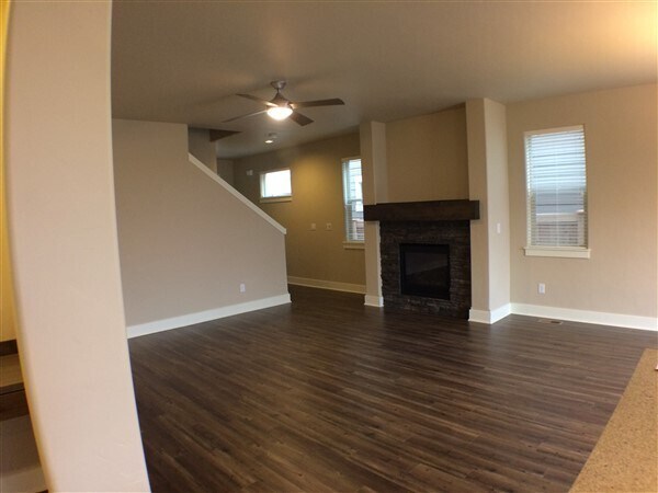 Foto del edificio - 63166-63166 NE Meridian Pl