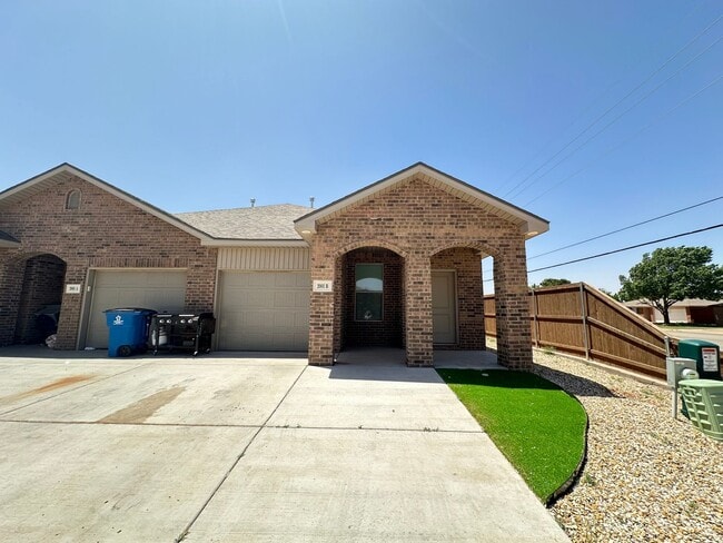 Building Photo - Available July 9th in Highly Desired Harve...