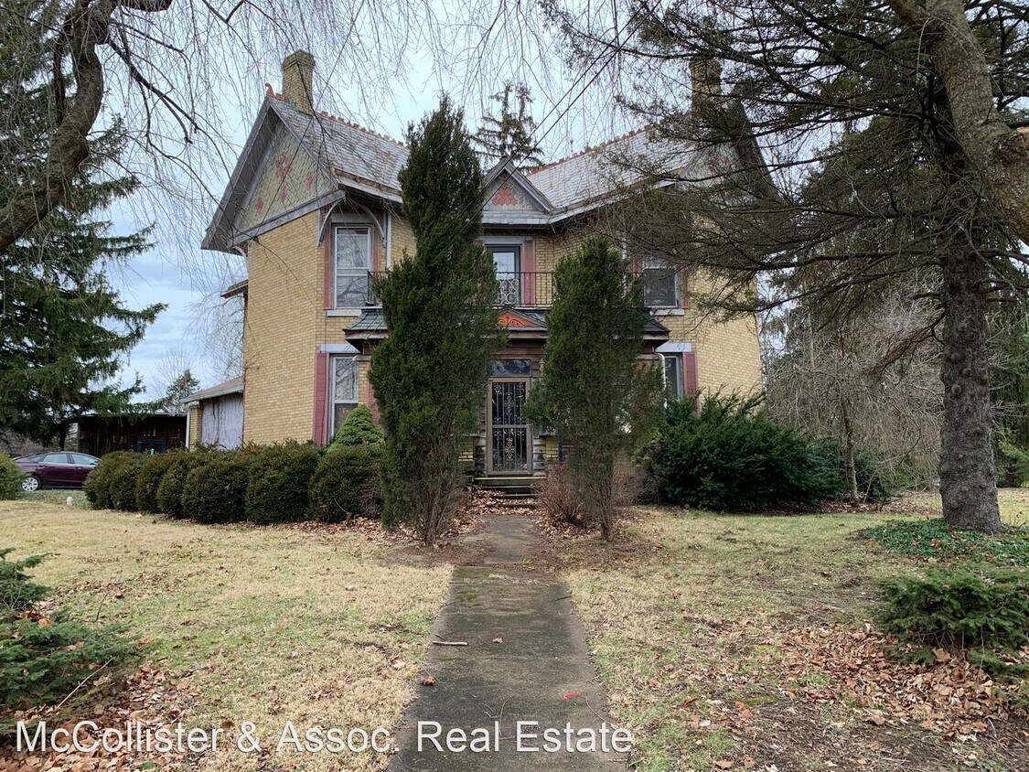 5 br, 2 bath House 379 Zanesville Road House for Rent in Roseville