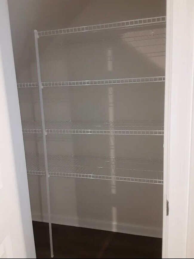 Foto del edificio - 938 Drake Grv Ln