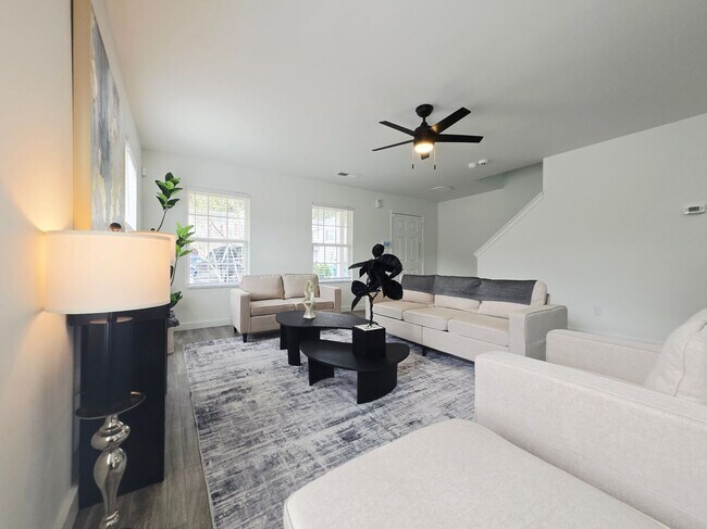 Building Photo - 2529 Piering Dr