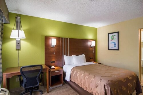 Building Photo - 910 Suemac Rd