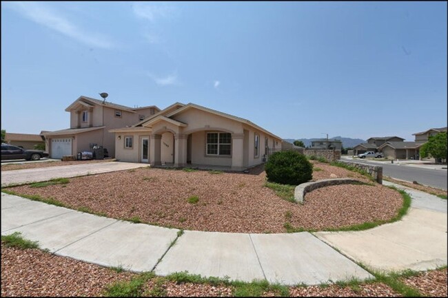 Building Photo - Northeast home in good neighborhood