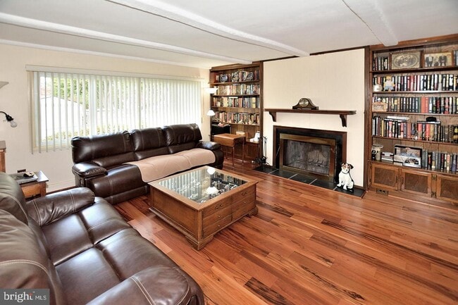 Foto del edificio - 12810 Melville Ln