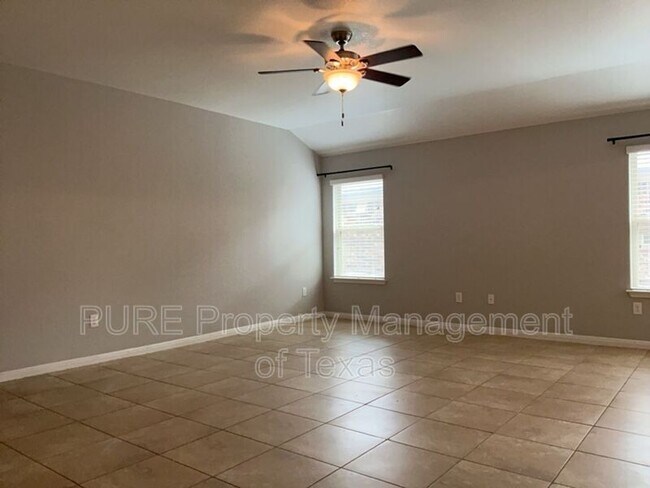 Building Photo - 729 Schefer St