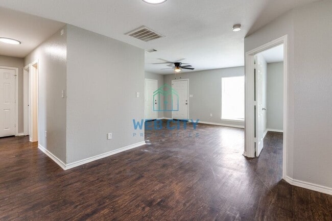 Building Photo - 2429 Kemp St