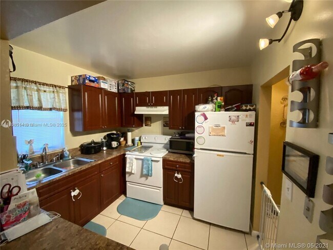 Foto del edificio - 4160 NW 21st St