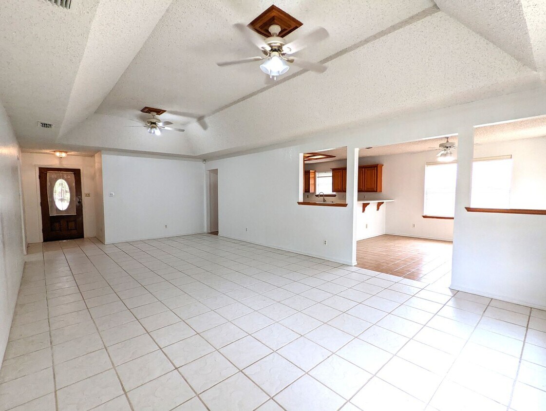 Foto principal - 2913 Lakewood Ct