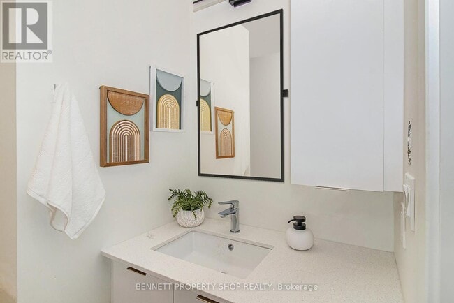 Building Photo - 600 Mountaineer Private