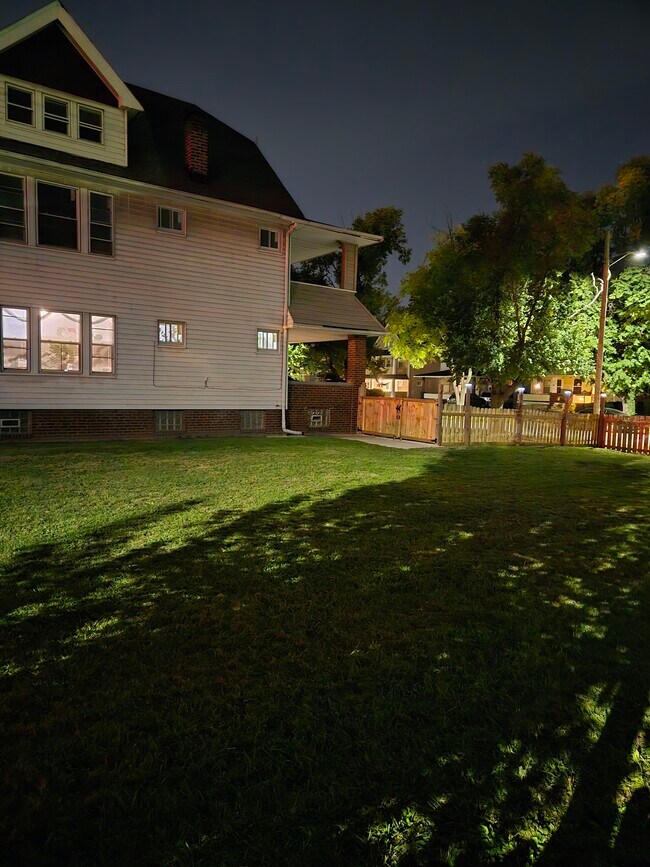 Foto del edificio - 10208 Rosehill Ave