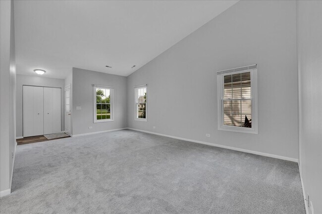 Foto del edificio - 1049 Oswego Rd