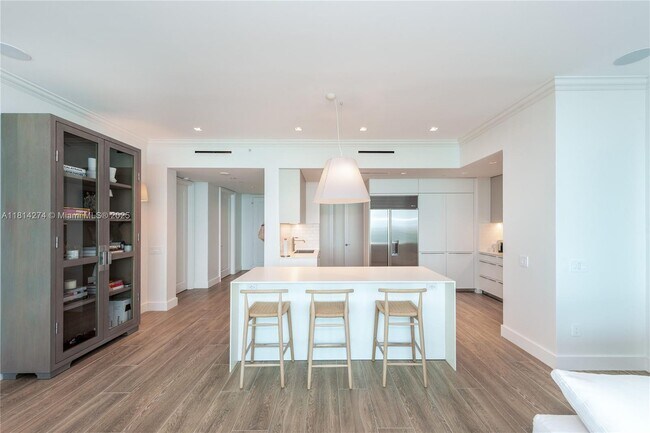 Foto del edificio - 10295 Collins Ave