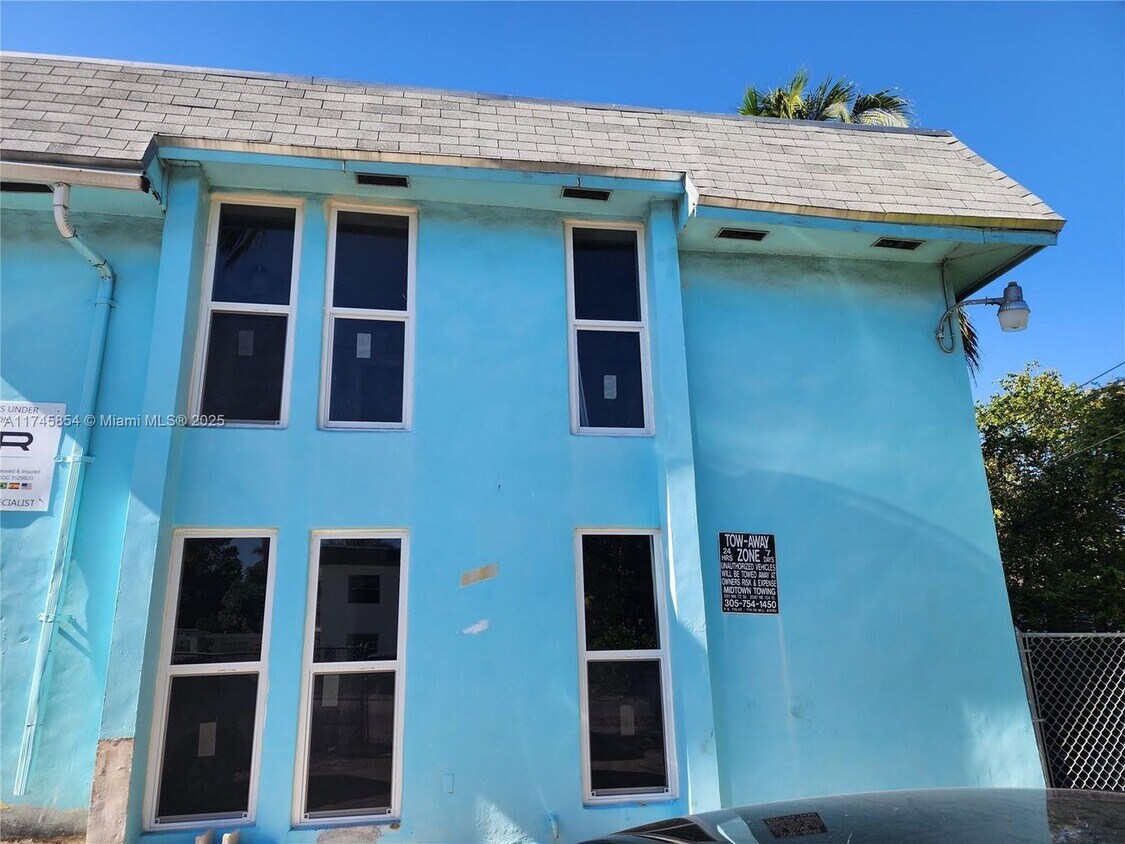 Foto principal - 8312 NE Miami Ct