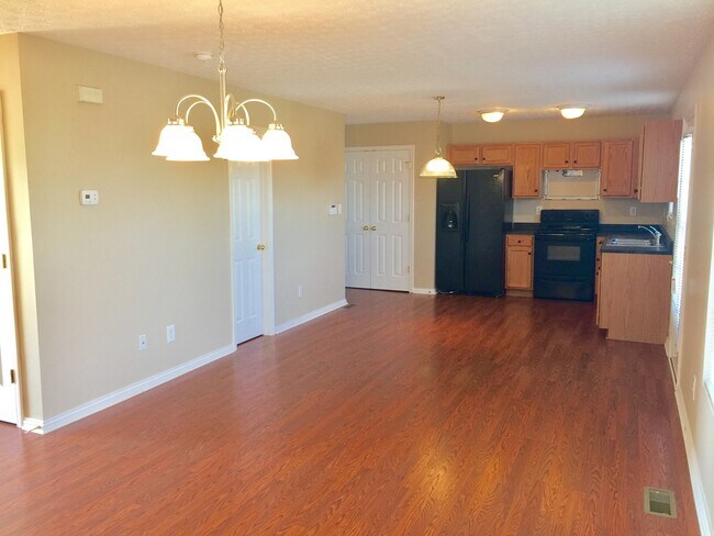 Foto del edificio - Beautiful Home in Quiet Cul-De-Sac Shelbyville! Basement!