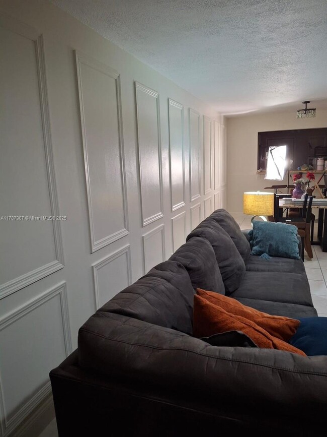 Foto del edificio - 6101 N Falls Cir Dr
