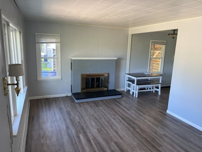 Foto del edificio - 2 BEDROOM BUNGALOW WITH CARPORT ON WEST SI...