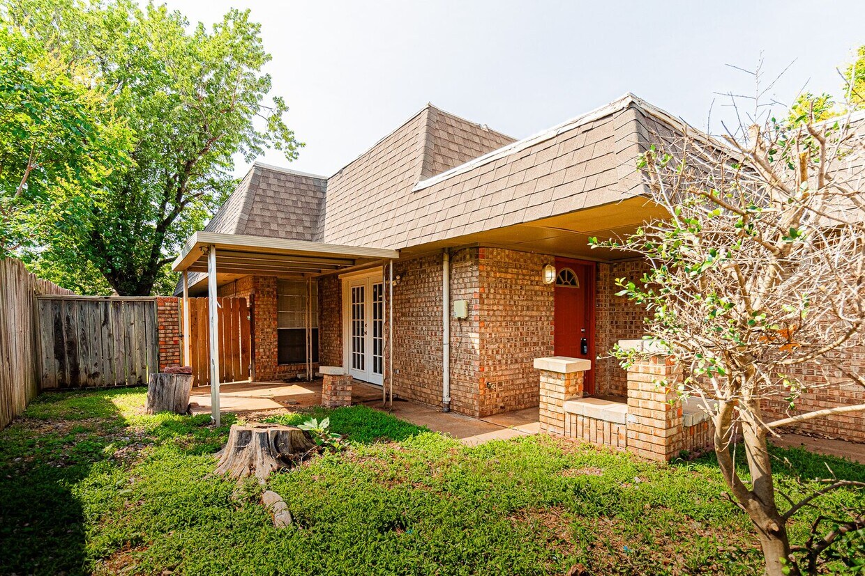 Primary Photo - 2 Bed 2 Bath townhouse in OKC!