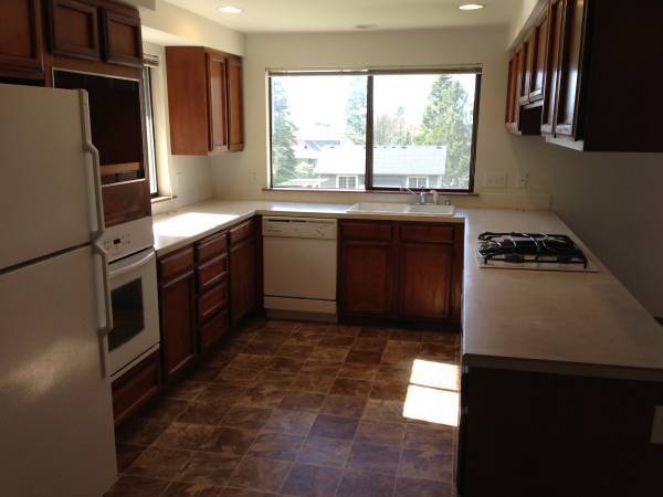 Building Photo - Pre-Leasing Now! 7 Bed 3 Bath with bonus r...