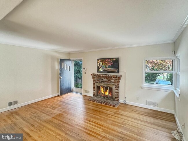 Building Photo - 607 Lincoln Ave