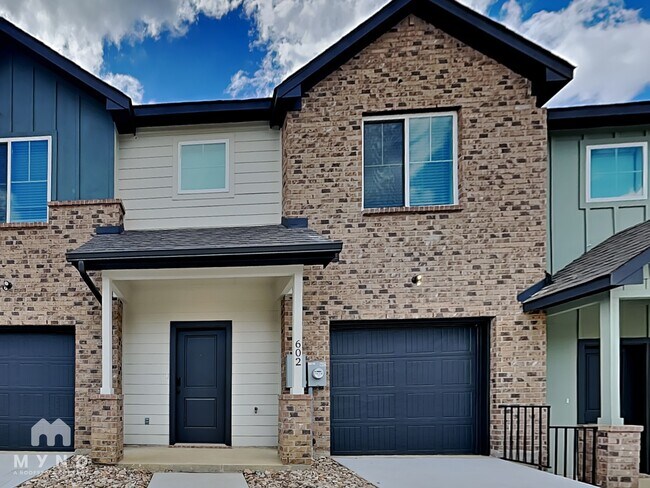 Building Photo - 602 Briarwood Ln