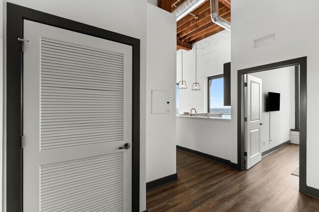 Building Photo - Peper Lofts @ Laclede's Landing