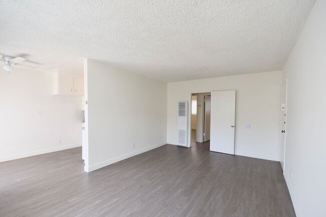 Building Photo - 10843 Kling St