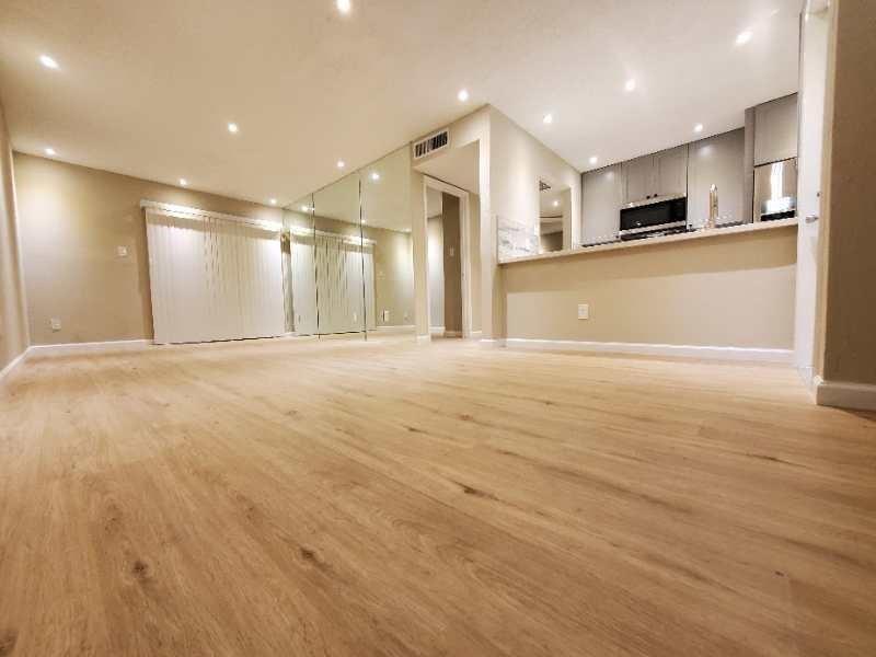 Foto principal - 2830 S Bartell Dr
