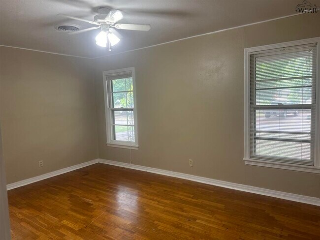 Foto del edificio - 2612 Fairway Dr