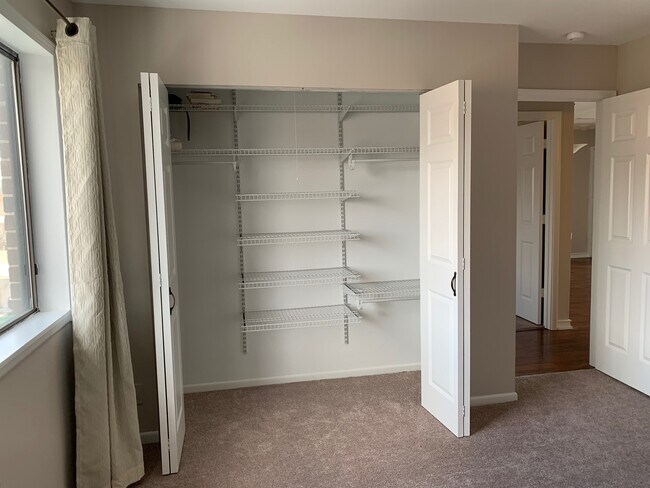 Master Bedroom - 14949 Lake View Dr