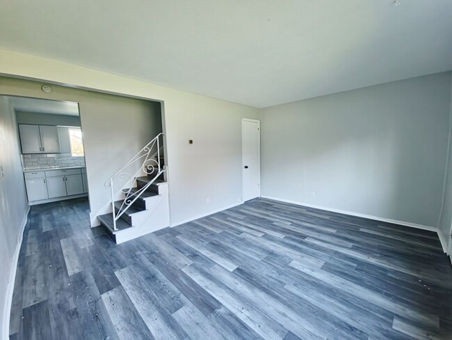 Building Photo - 5972 Glenway Dr, Brook Park, OH 44142