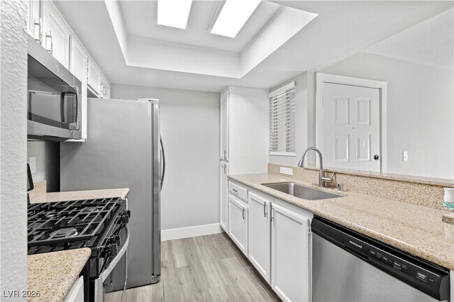 Foto del edificio - 7100 W Pirates Cove Rd